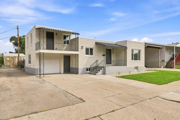 Modern and Chic Curb Appeal