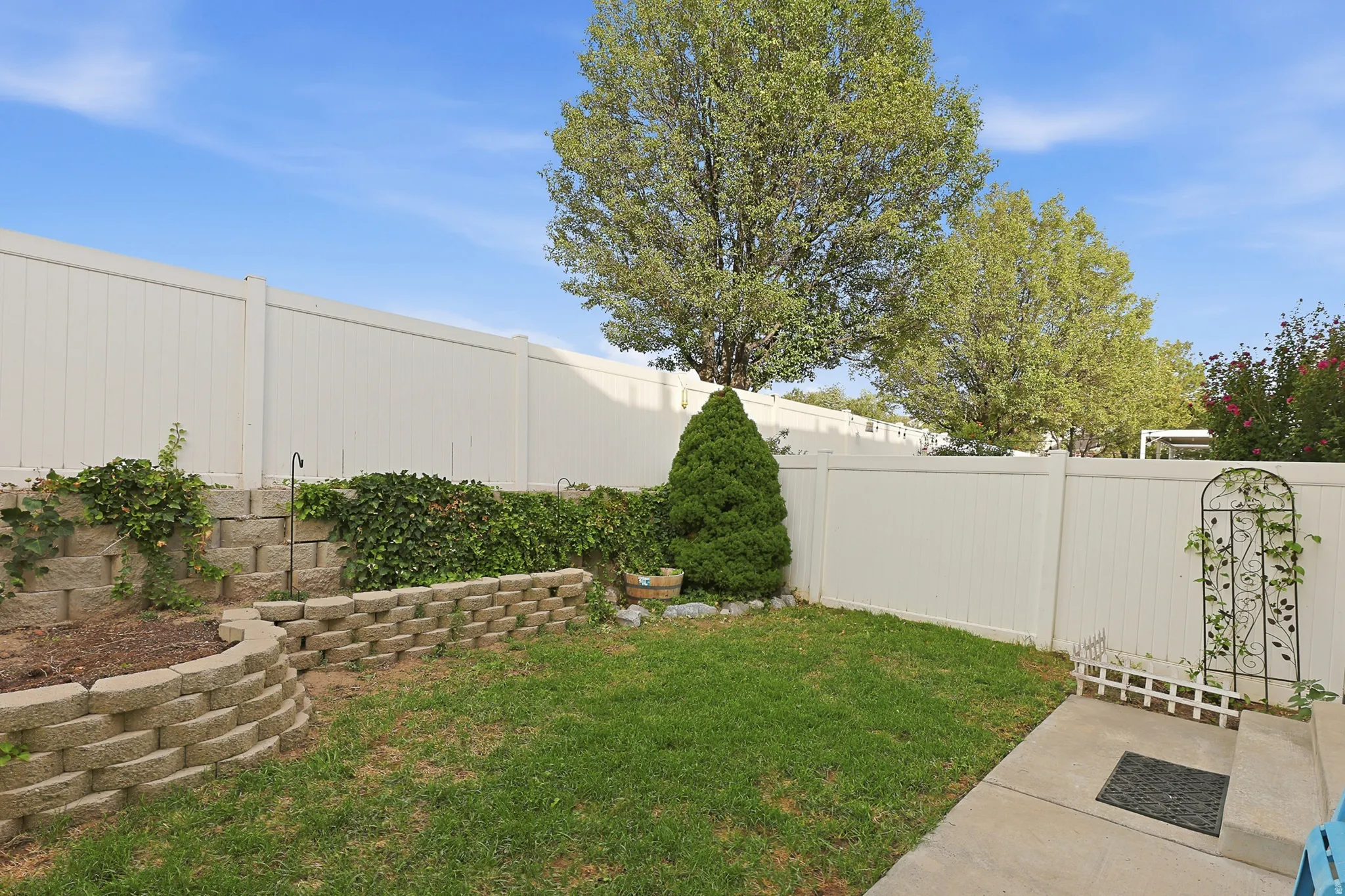 Backyard - 2 tier garden area