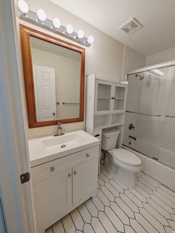 Full Bathroom