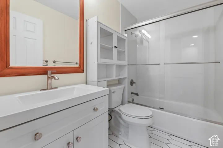 Full bathroom