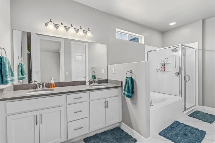 Dual vanity with undermount sinks and quartz countertops