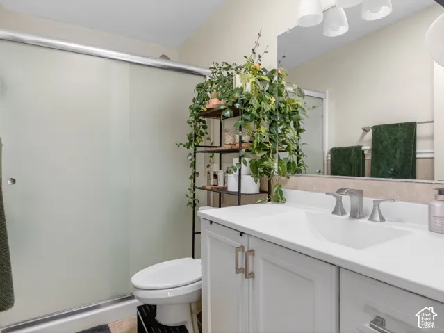 Level 1 Hall Bath