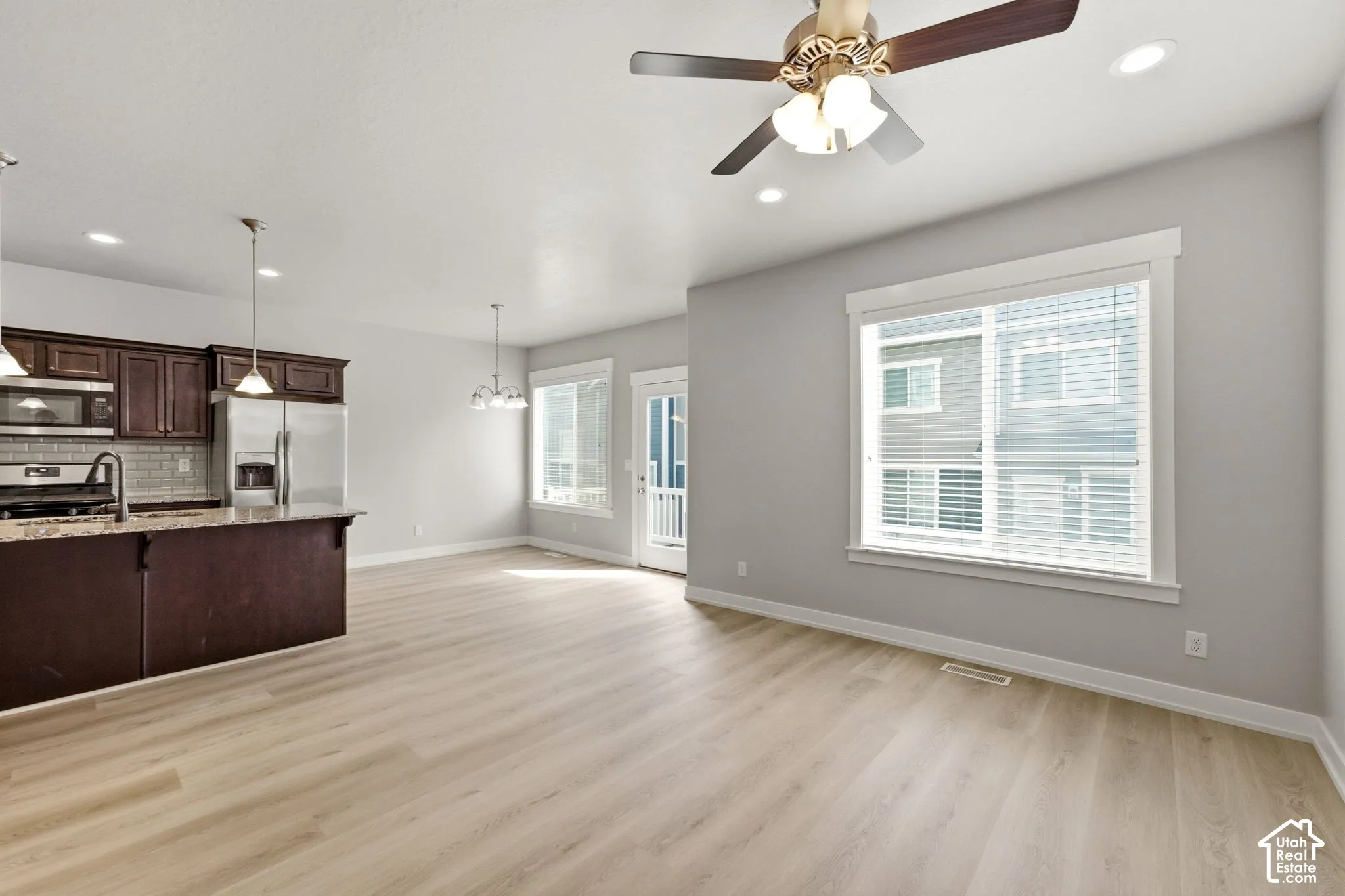 Living room/kitchen/breakfast nook