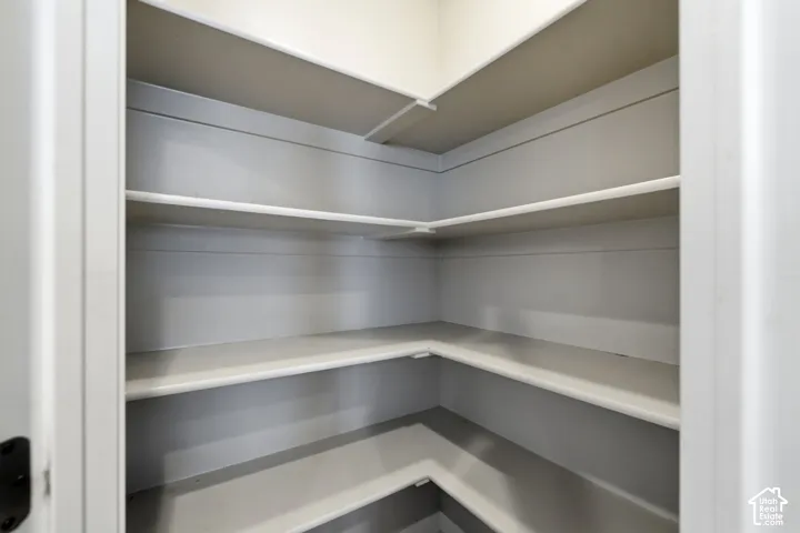 Walk in Pantry