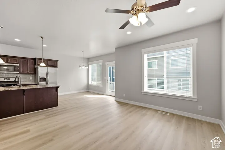 Living room/kitchen/breakfast nook