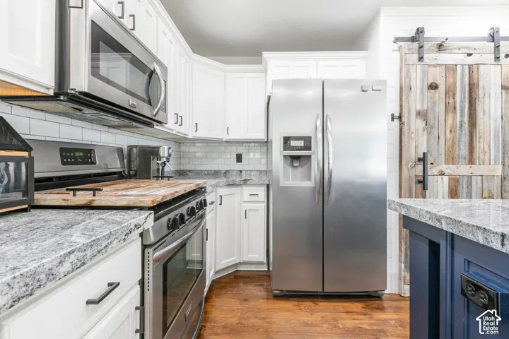 Gas range with a wood block to protect cooktop.