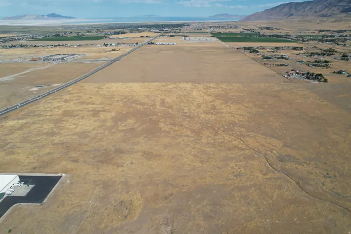 Expansive land parcel with highway frontage