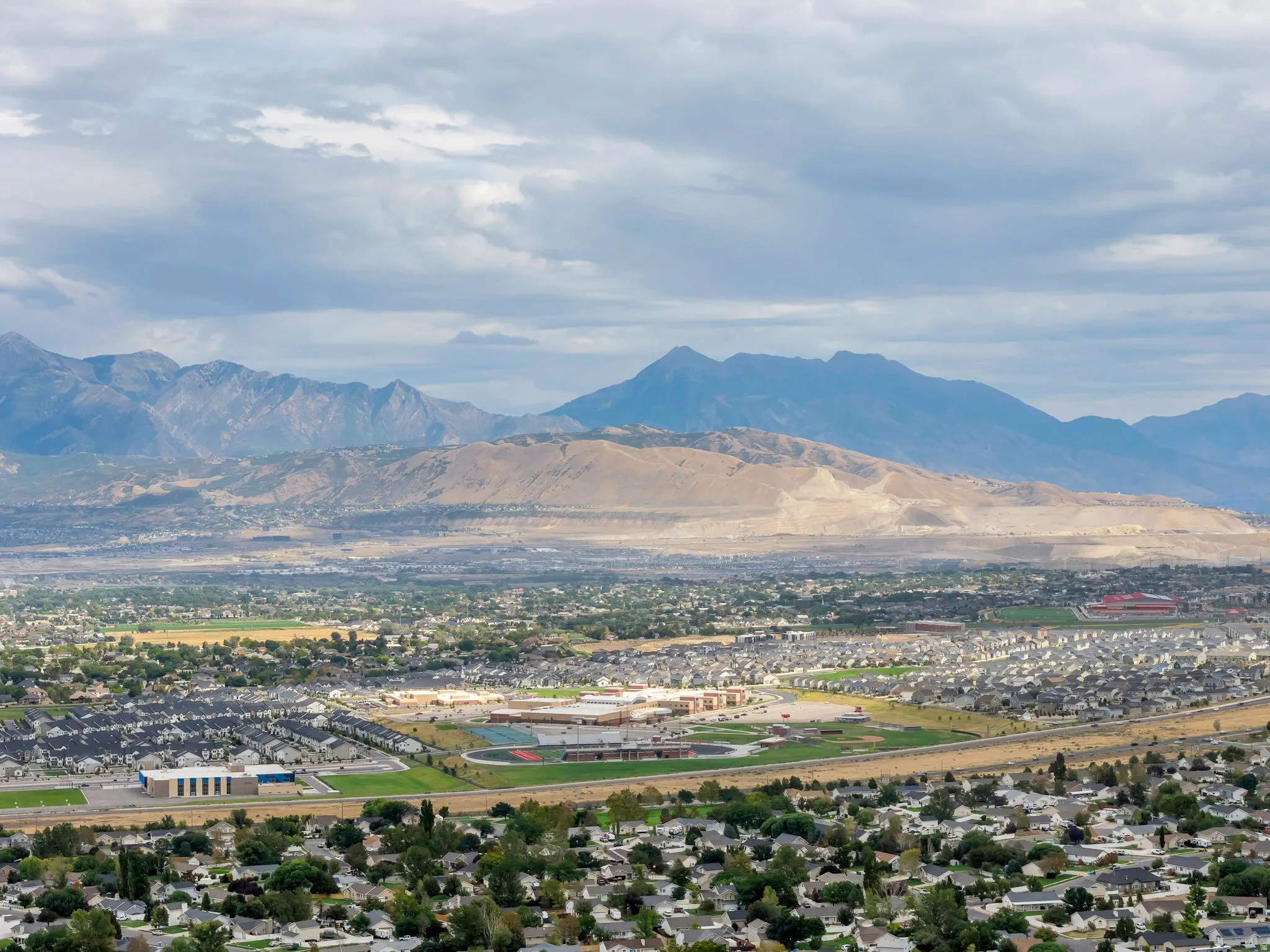 Expansive mountain range backdrop and a broad community landscape