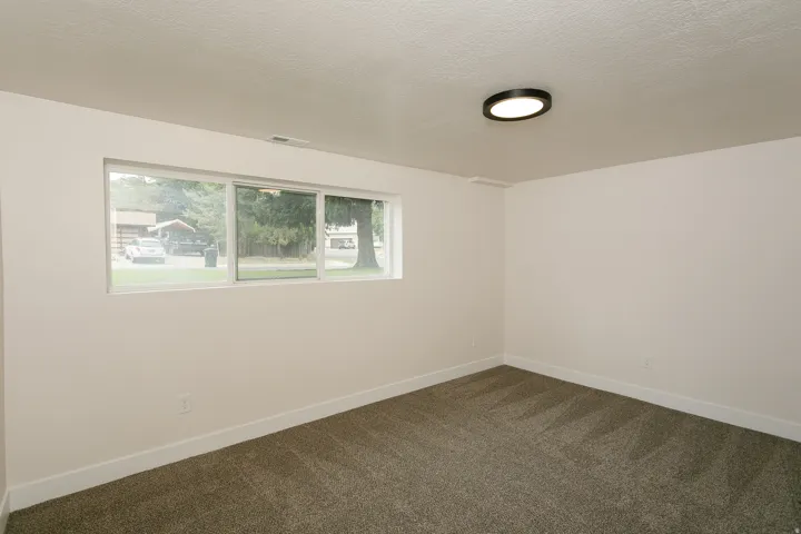 Wall-to-wall carpeting with a patterned finish
