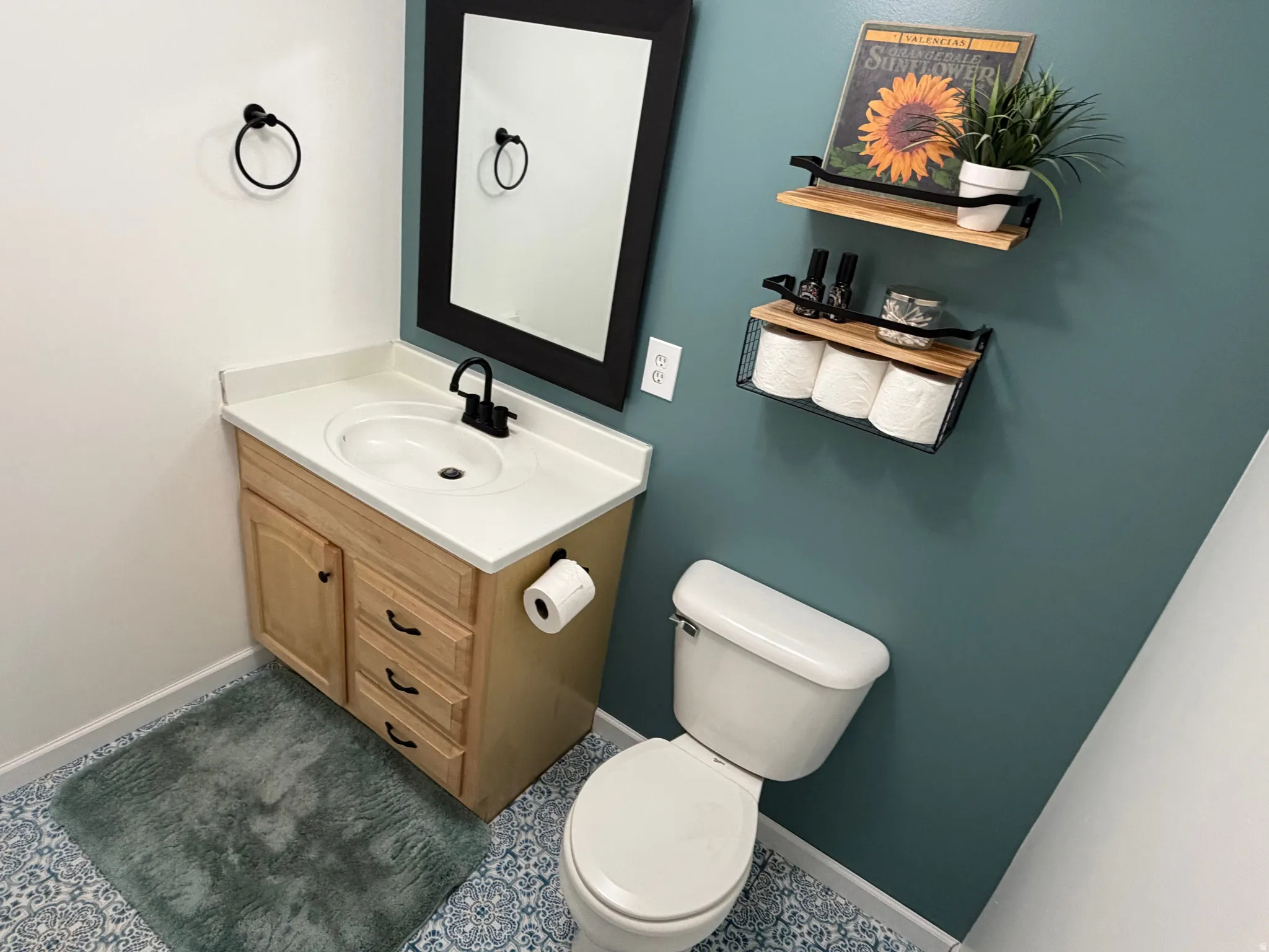 Single vanity with a white countertop and integrated sink