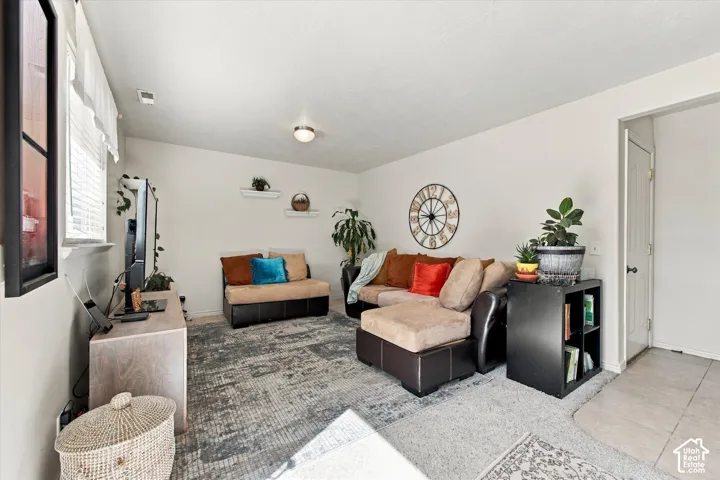 Wall-to-wall carpeting and neutral wall finishes