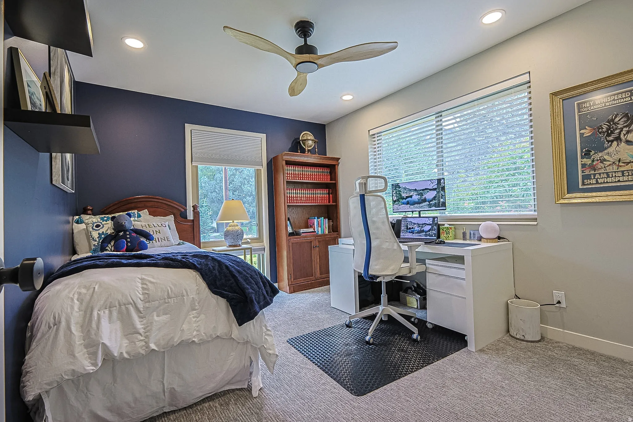 Recessed ceiling lighting, a wood-finish ceiling fan, and carpeted flooring