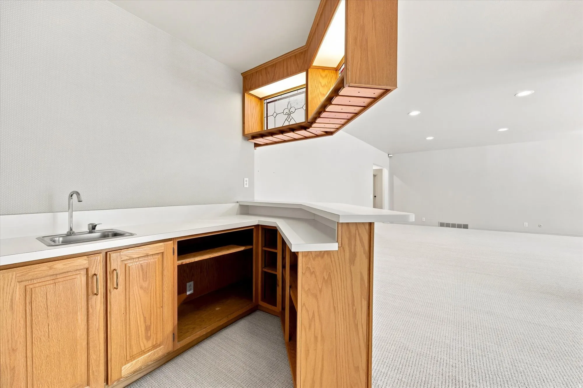 Built-in wet bar.