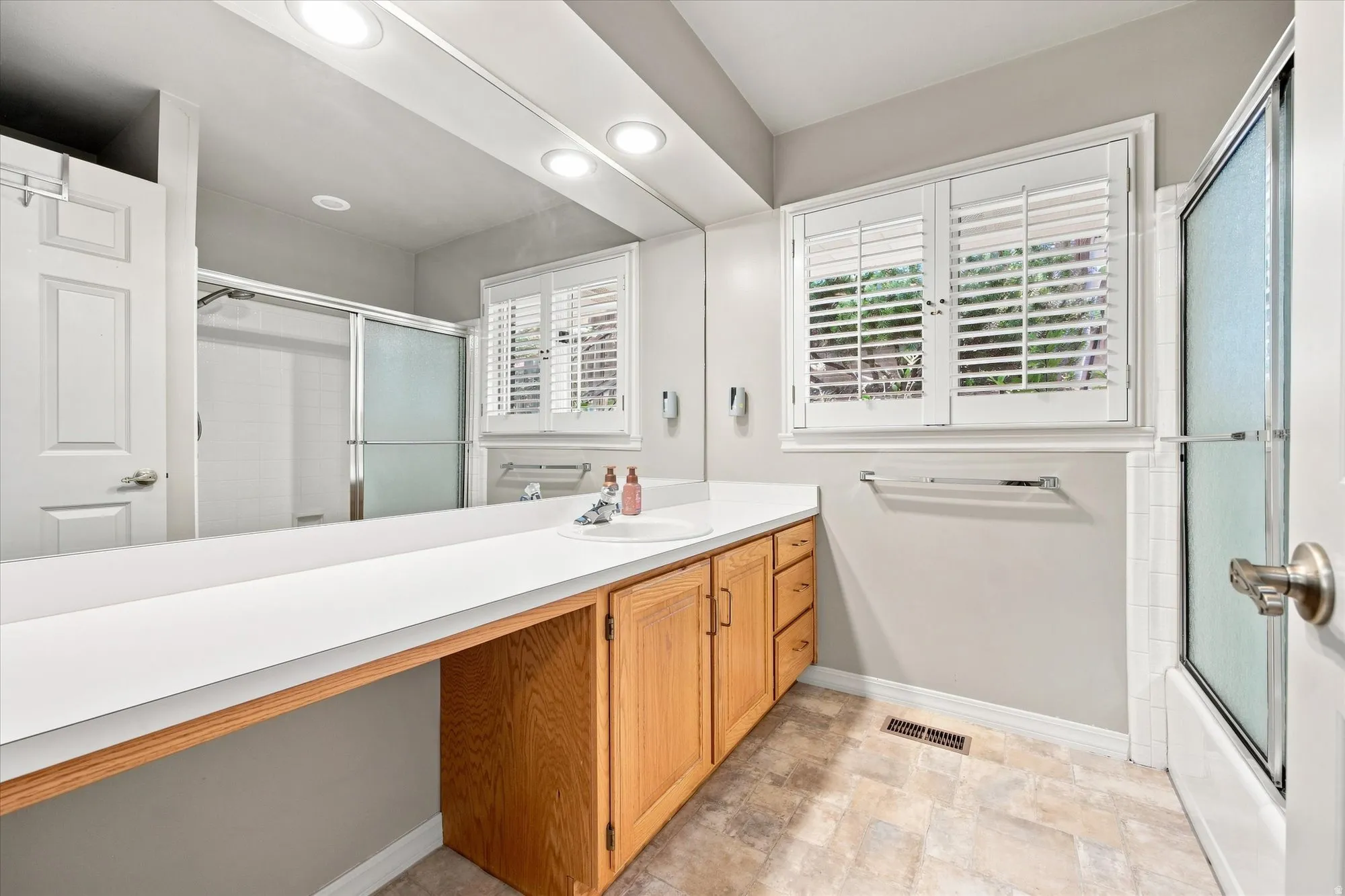 Main level ensuite bathroom.