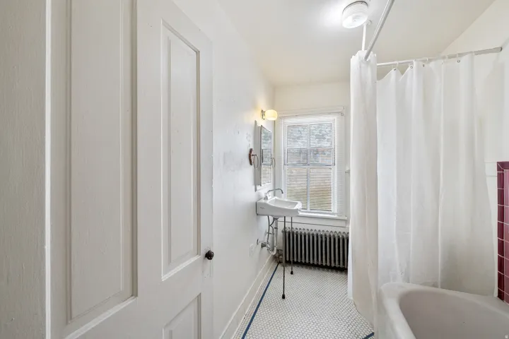 1-Bedroom Apartment