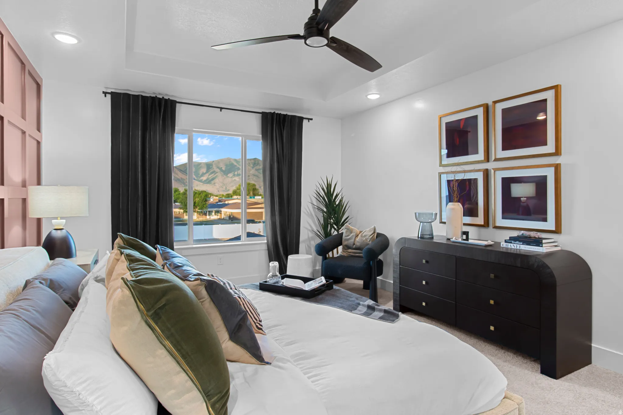 Tray ceiling with recessed lighting and ceiling fan