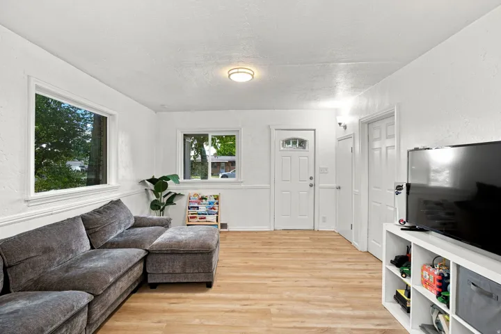 547 S Tremont St, Tremonton, Utah 84337
