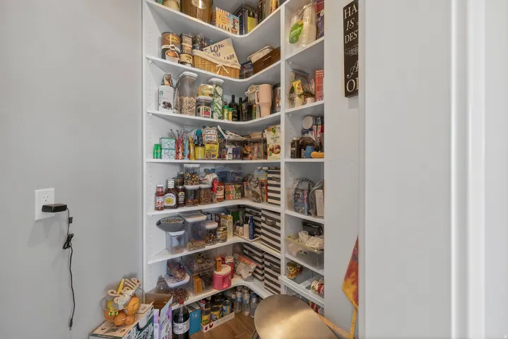Integrated corner shelving system