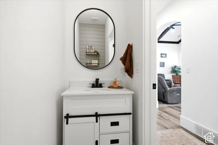 1/2 bath off oft he kitchen/family room