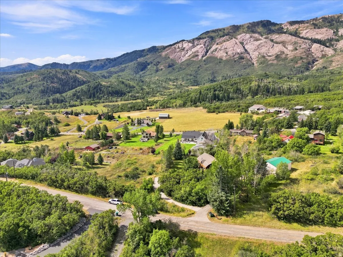 Expansive mountain setting with multiple structures and ample open land