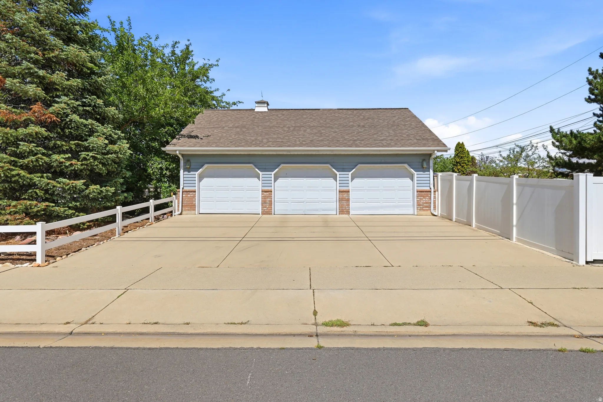 Large 3 Car Garage