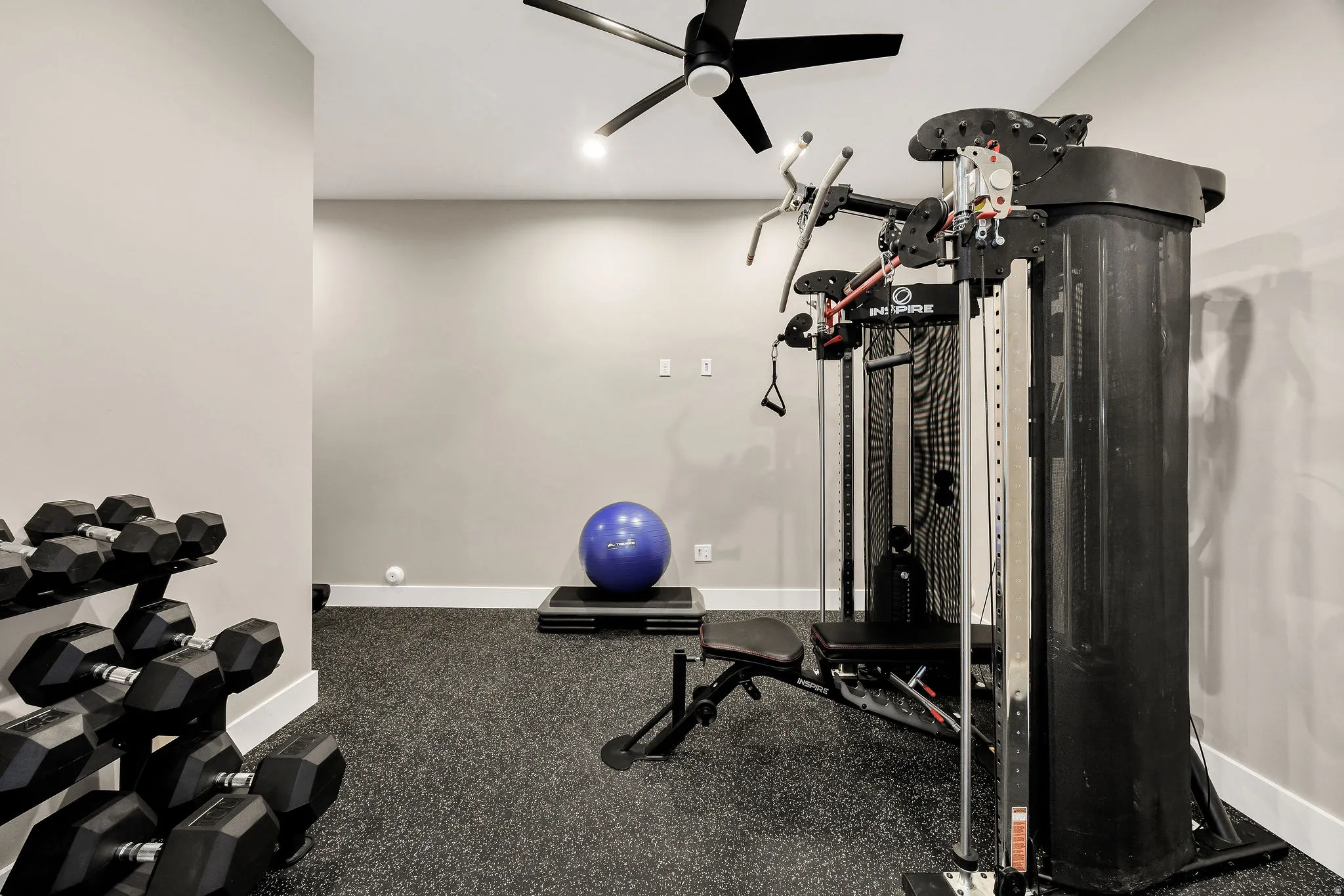 Neutral painted walls, ceiling fan, recessed lighting, and textured flooring