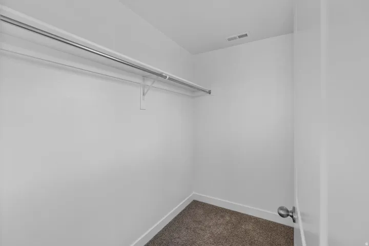 Neutral wall finishes with a single hanging rod