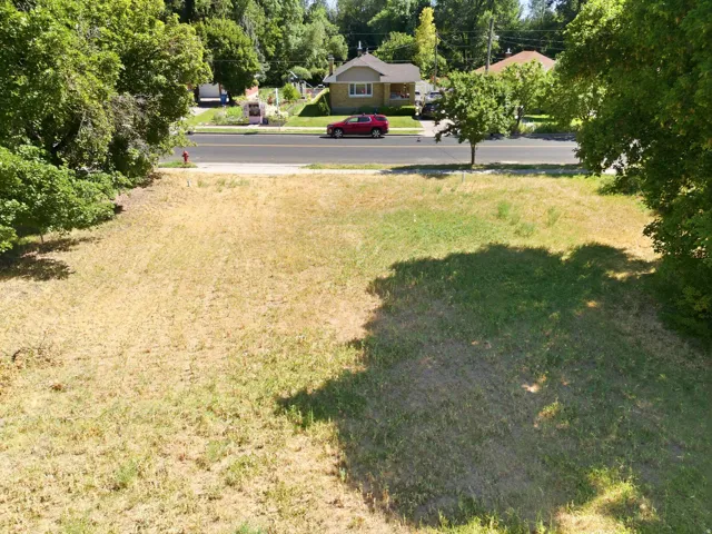 Expansive land parcel with direct road frontage