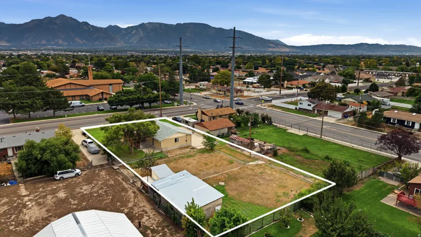 Single-story residence with an attached garage, featuring a paved driveway and a spacious yard