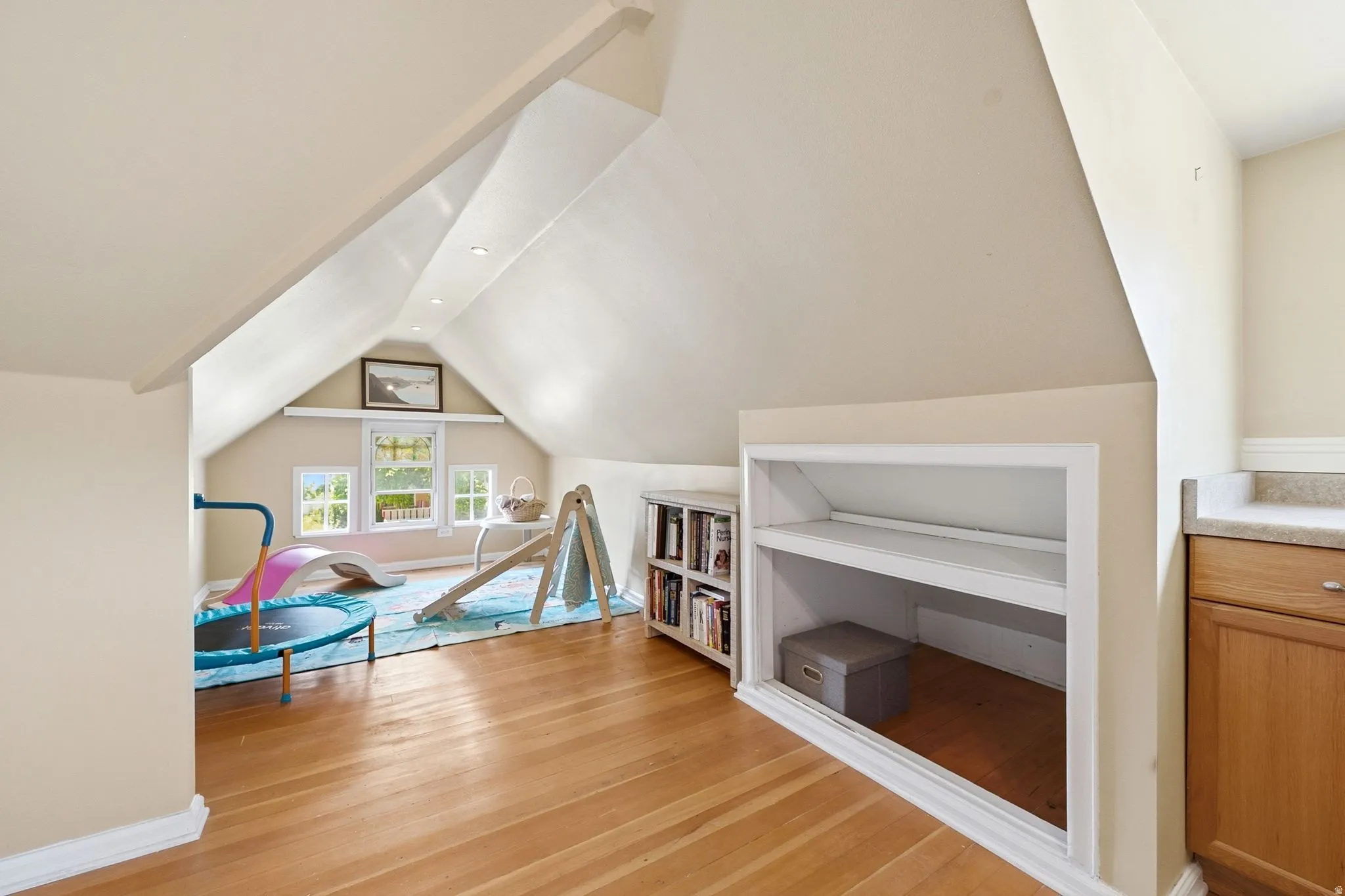 Open area perfect for an office, play area, crafts or small library