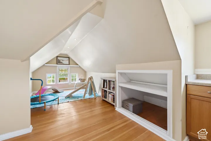 Open area perfect for an office, play area, crafts or small library