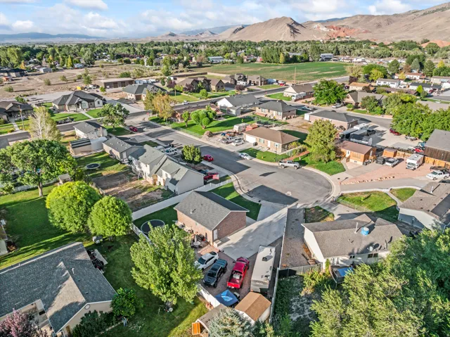 Cul-de-sac street with established landscaping and mountain backdrop