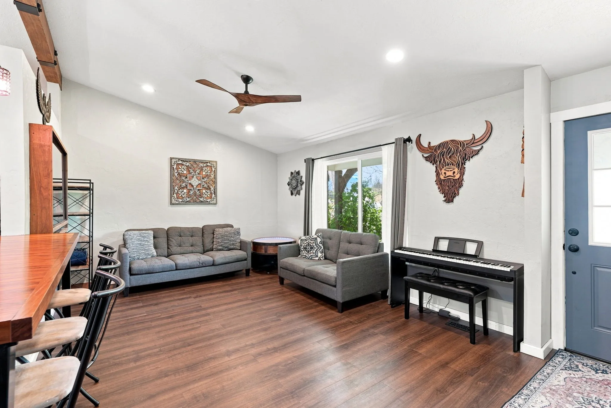 Vaulted ceilings, wood-finish flooring, recessed lighting, and a modern ceiling fan