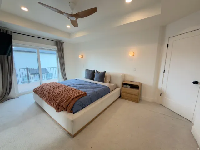 Tray ceiling with recessed lighting and a ceiling fan