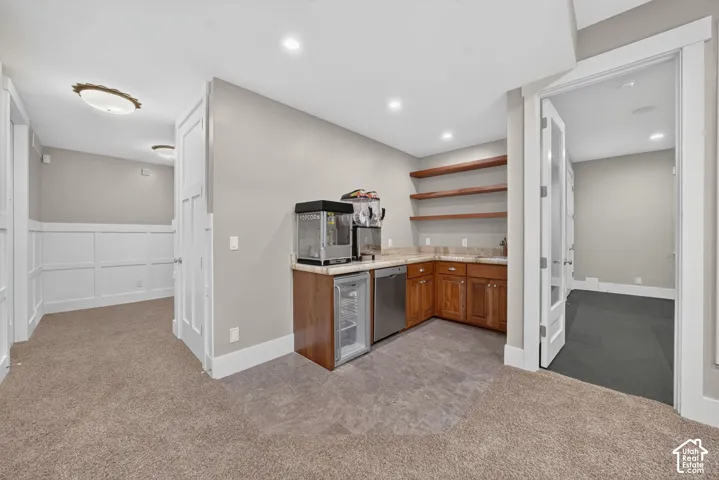 Kitchenette - slushy & popcorn machine included