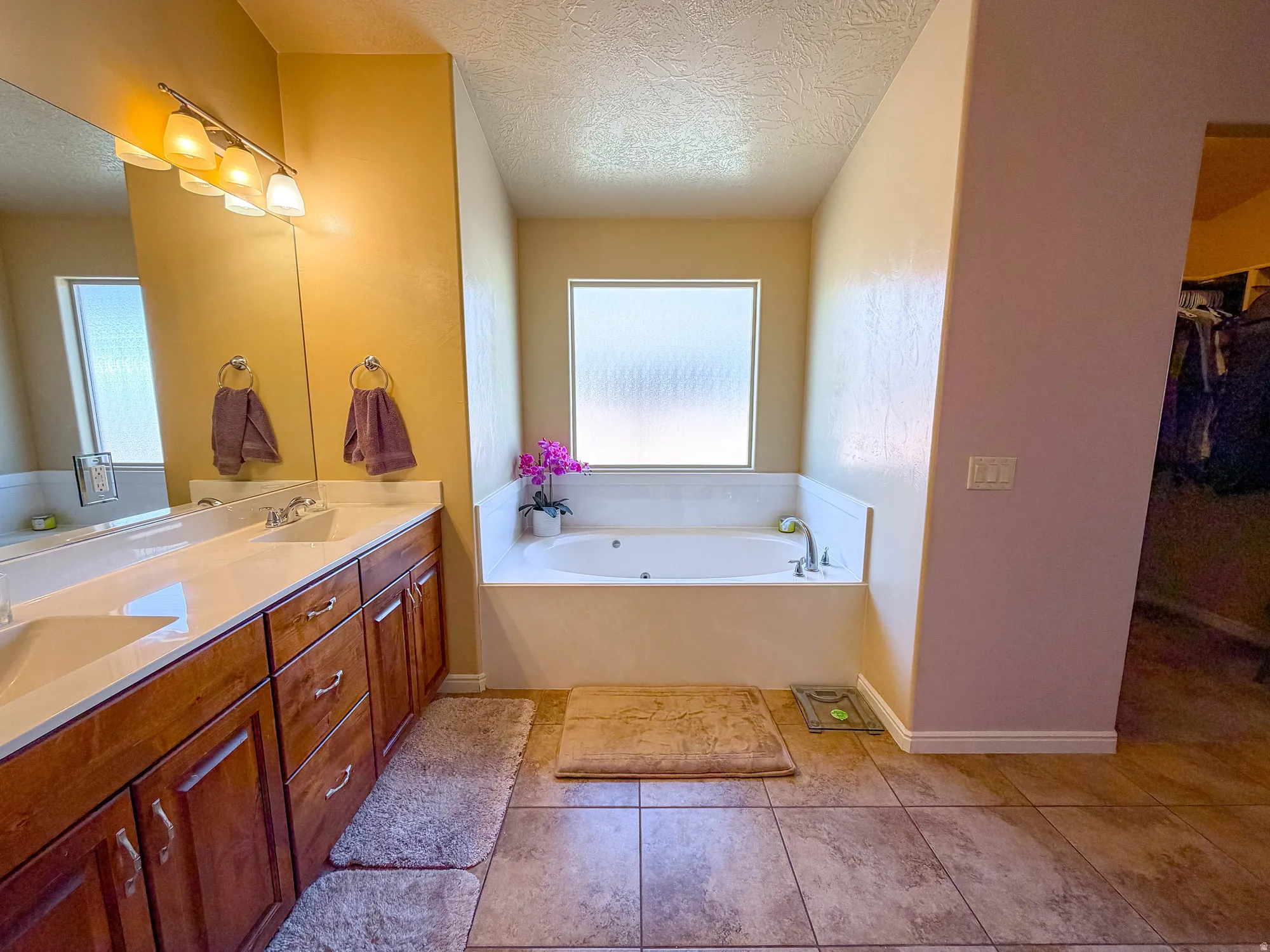primary.  Jetted tub