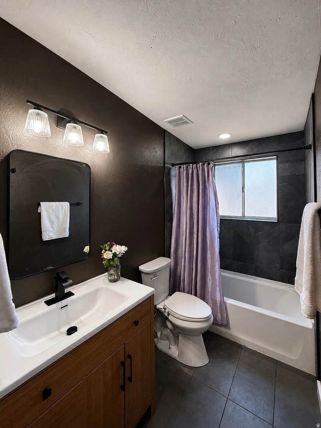 Main floor updated full bathroom