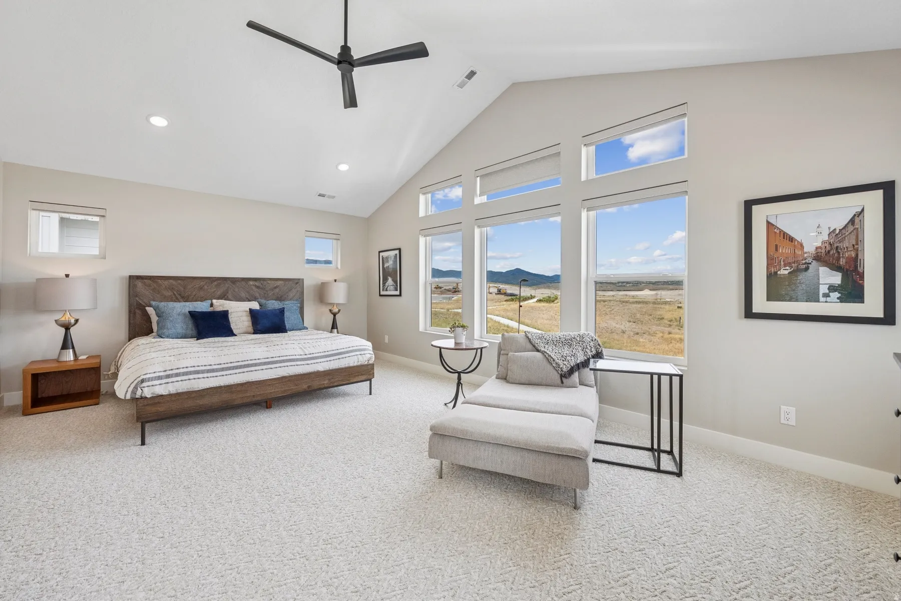 Vaulted ceiling with recessed lighting and a ceiling fan