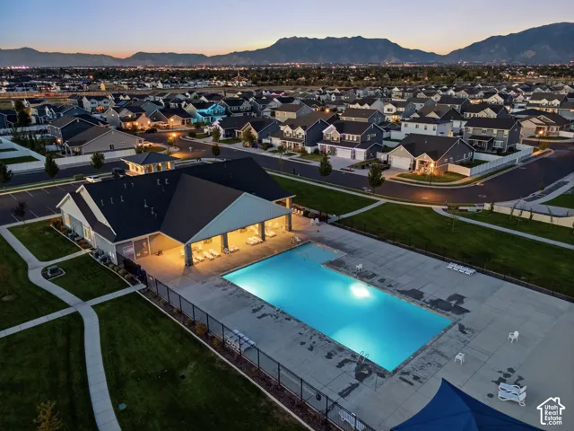 Community pool