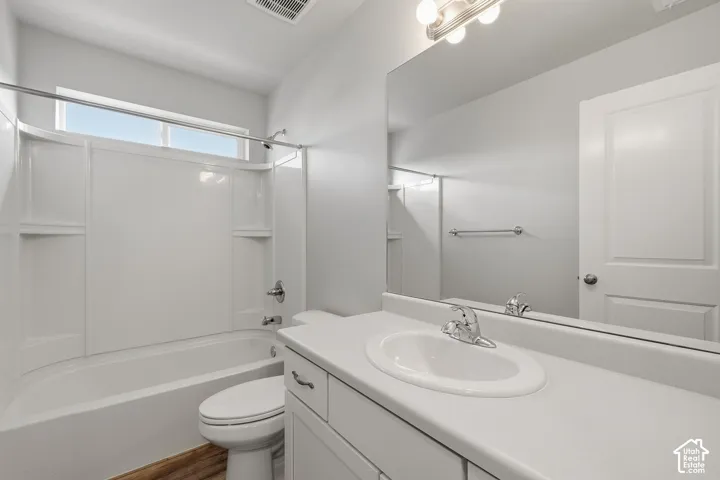 Upstairs full bath
