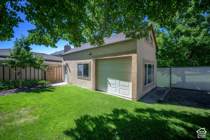 Detached garage/workshop