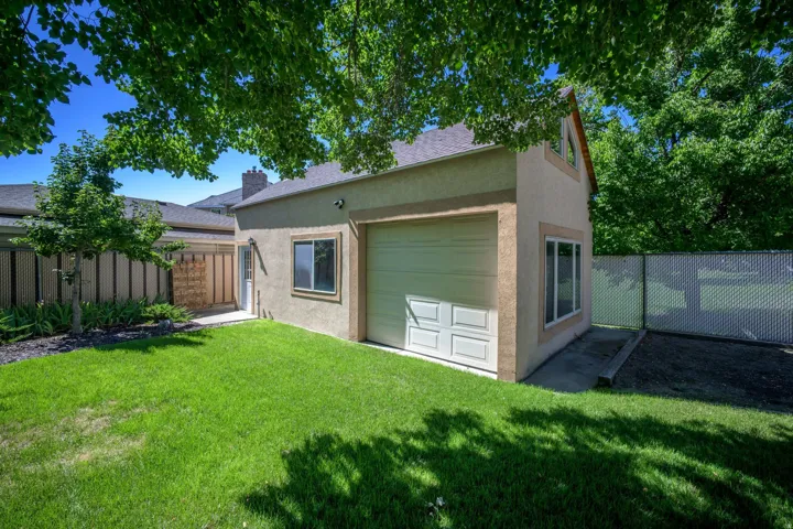 Detached garage/workshop
