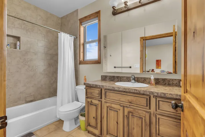 Upstairs Guest Bedroom bathroom
