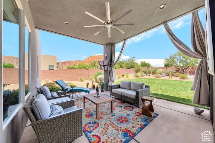 Covered patio with recessed lighting and ceiling fan