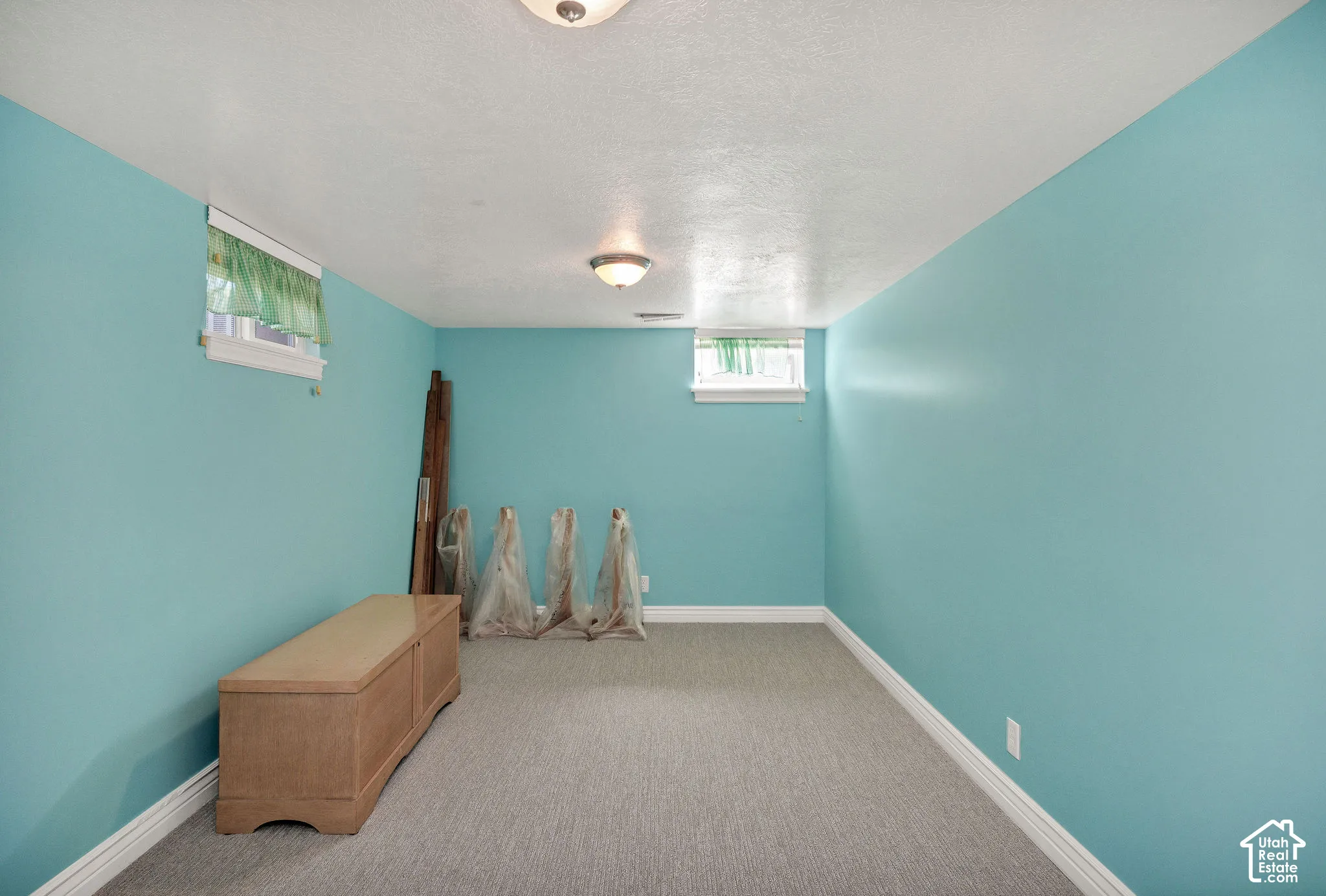 Recessed windows, overhead lighting fixtures, and light-toned carpeting