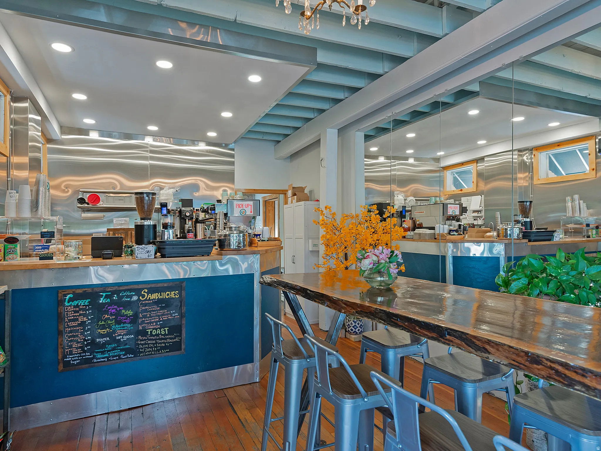 Hardwood flooring, exposed ceiling beams, recessed lighting,