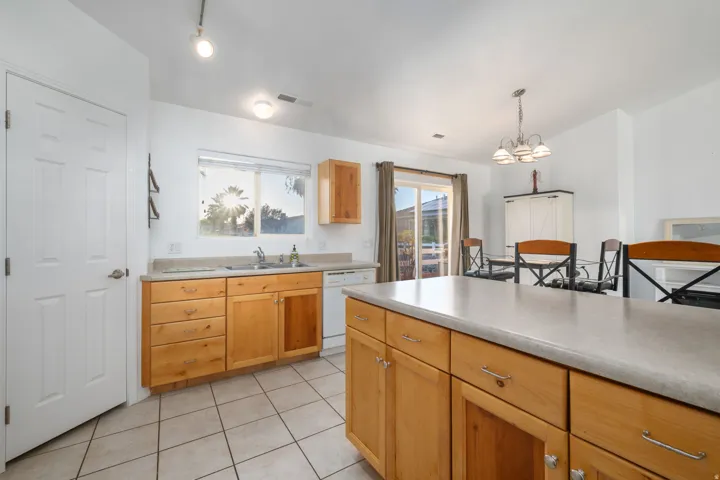 415 S Coyote Way, Ivins, Utah 84738
