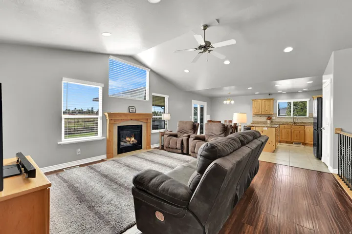 Vaulted ceiling with recessed lighting and a ceiling fan
