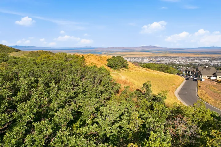 1430 E Wood Oaks Loop, North Salt Lake, Utah 84054