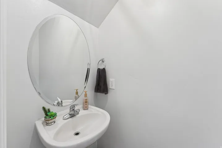 908 Halstead Dr, North Salt Lake, Utah 84054